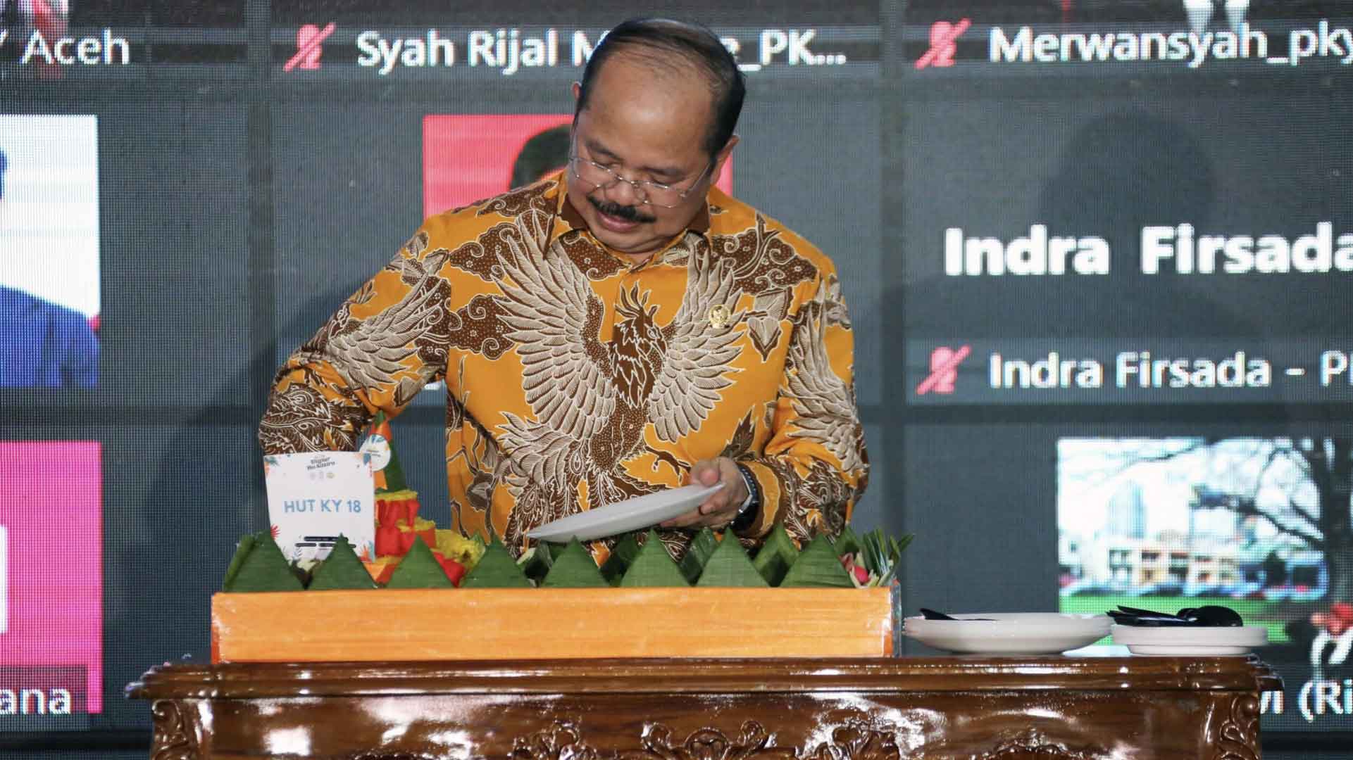 Peringati HUT ke-18, KY Terus Lakukan Evaluasi dan Penguatan Internal Peringati HUT ke-18, KY Terus Lakukan Evaluasi dan Penguatan Internal