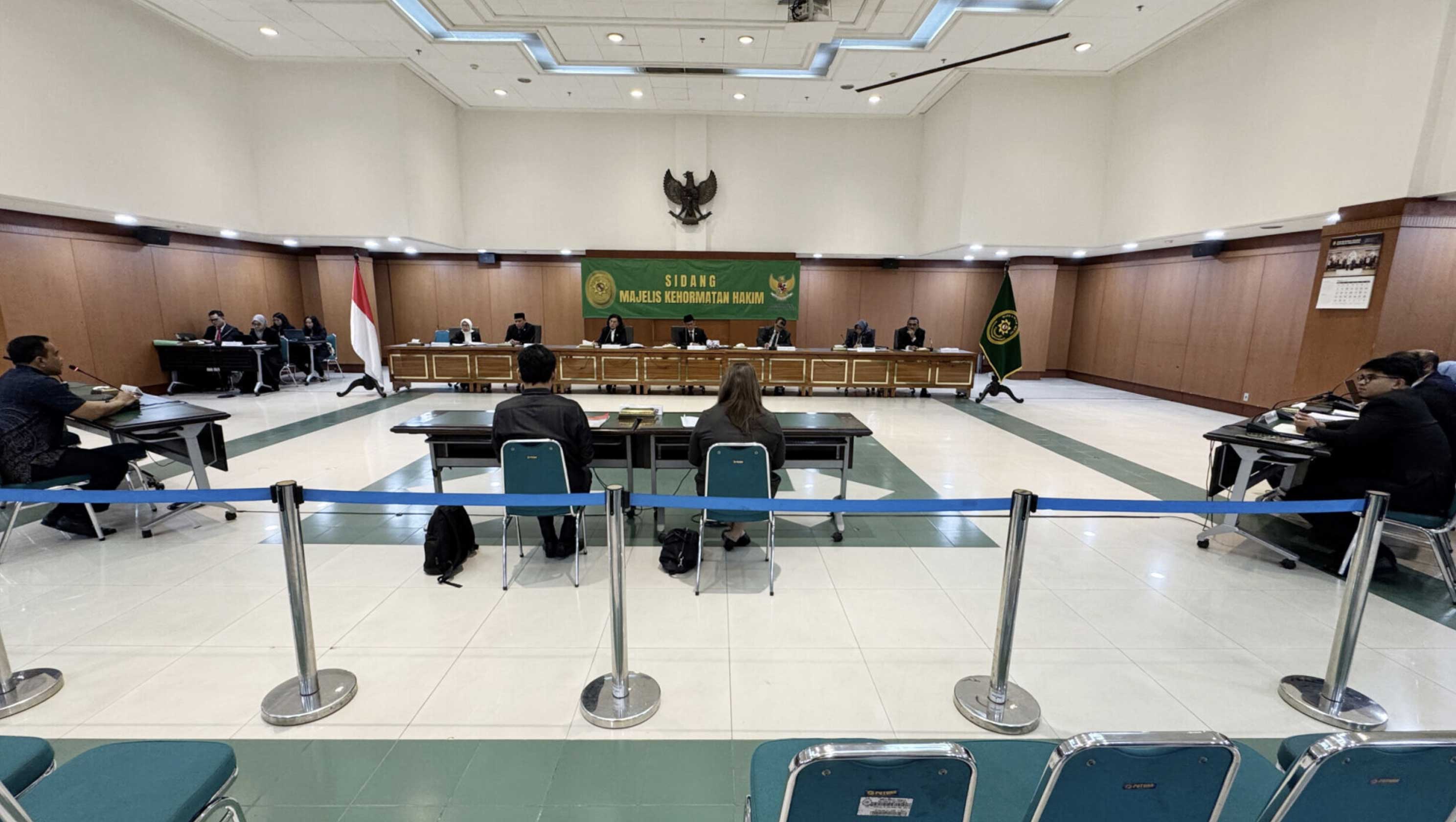 Hakim LTS Diberhentikan dengan Pensiun dan Hakim DW Disanksi Non Palu Lantaran Berselingkuh