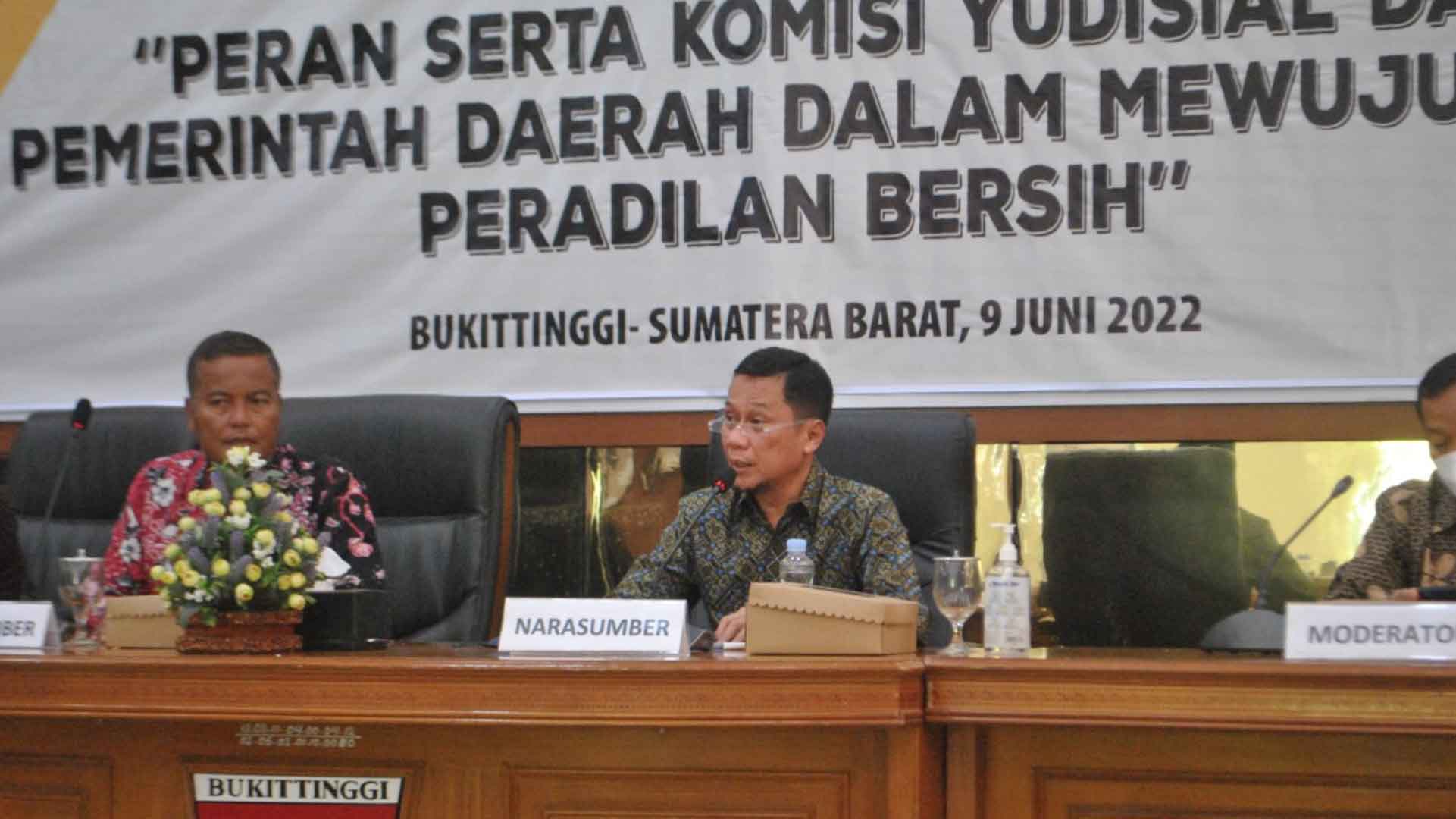 KY Ajak Masyarakat Bukittinggi Wujudkan Peradilan Bersih KY Ajak Masyarakat Bukittinggi Wujudkan Peradilan Bersih