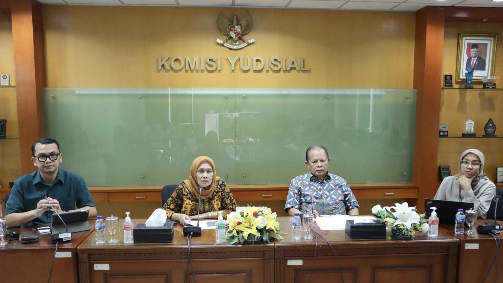 40 Orang Lolos Seleksi Kualitas, KY Minta Publik Beri Informasi Rekam Jejak 40 Orang Lolos Seleksi Kualitas, KY Minta Publik Beri Informasi Rekam Jejak
