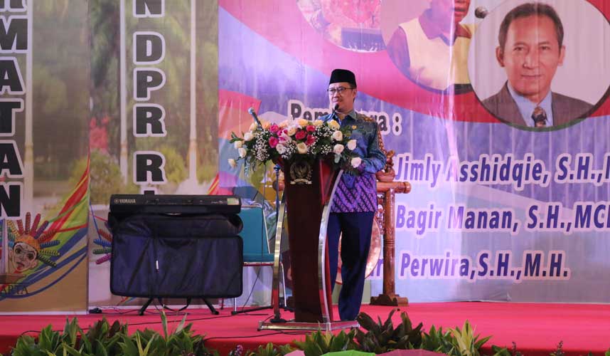 Pemberhentian Hakim Hanya Melalui MKH Pemberhentian Hakim Hanya Melalui MKH