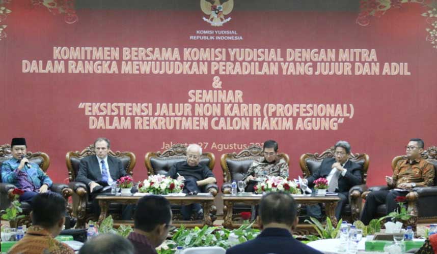 Hakim Agung Nonkarier Tetap Dibutuhkan Hakim Agung Nonkarier Tetap Dibutuhkan