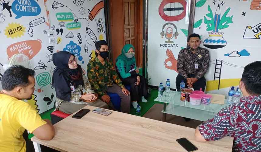 Penghubung KY Kaltim Gaet Media Online Untuk Edukasi Millennial Penghubung KY Kaltim Gaet Media Online Untuk Edukasi Millennial