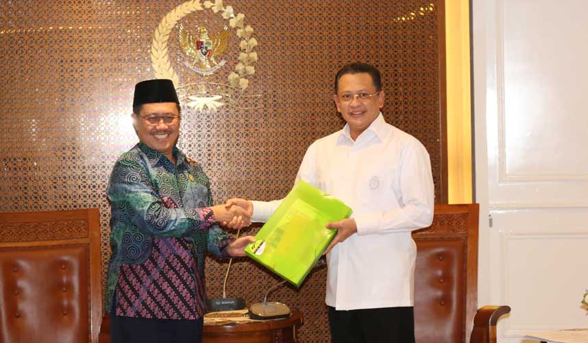 KY Serahkan Empat Calon Hakim ad hoc Hubungan Industrial ke DPR KY Serahkan Empat Calon Hakim ad hoc Hubungan Industrial ke DPR