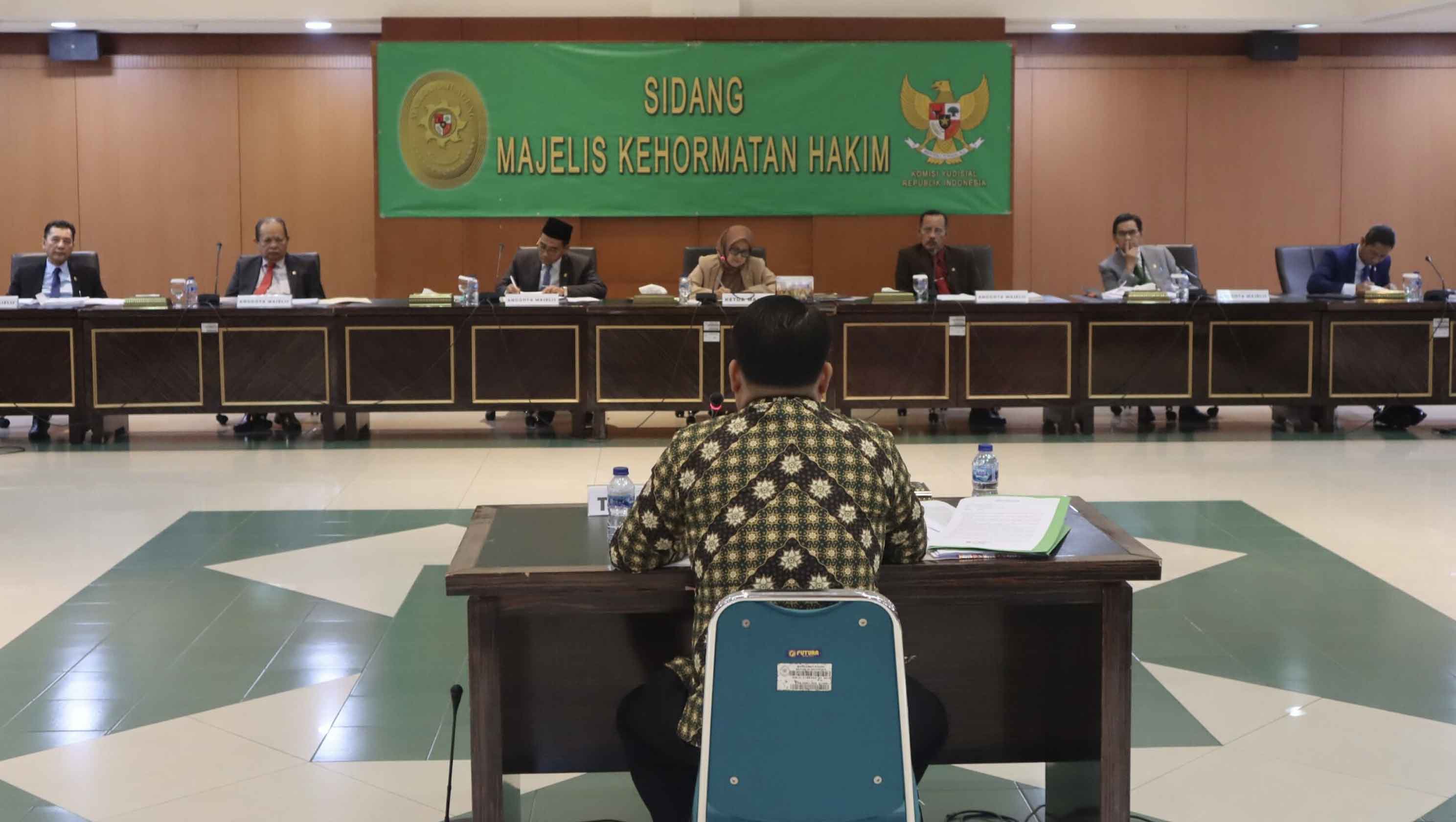 MKH Putuskan Hakim Ad Hoc PHI Medan MS Diberhentikan dengan Tidak Hormat MKH Putuskan Hakim Ad Hoc PHI Medan MS Diberhentikan dengan Tidak Hormat
