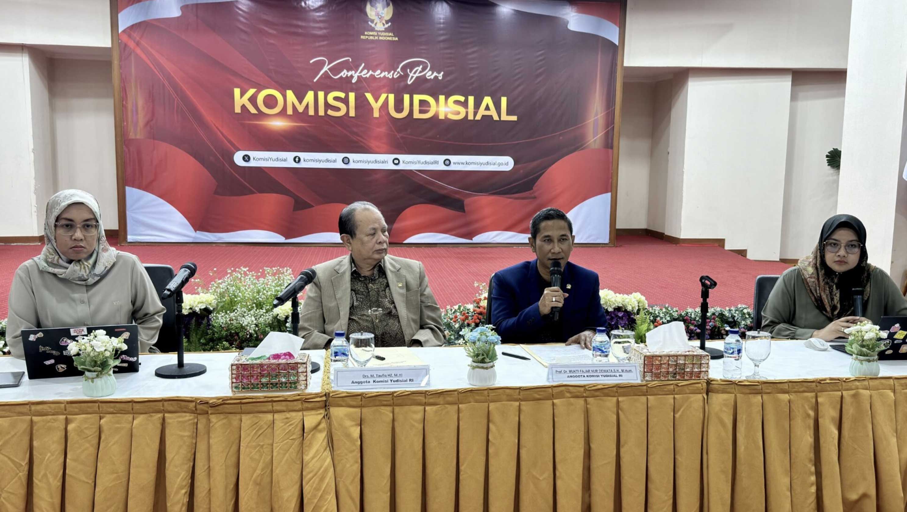 20 Calon Hakim Agung dan 3 Calon Hakim ad hoc HAM di MA Lolos Menuju Tahap Wawancara 20 Calon Hakim Agung dan 3 Calon Hakim ad hoc HAM di MA Lolos Menuju Tahap Wawancara