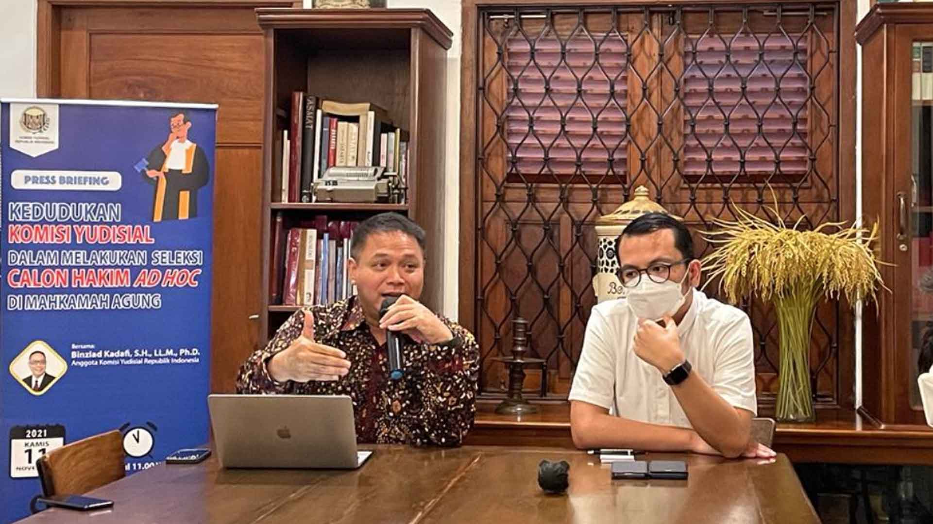 Dasar KY dalam Rekrutmen Hakim ad hoc di MA Konstitusional Dasar KY dalam Rekrutmen Hakim ad hoc di MA Konstitusional