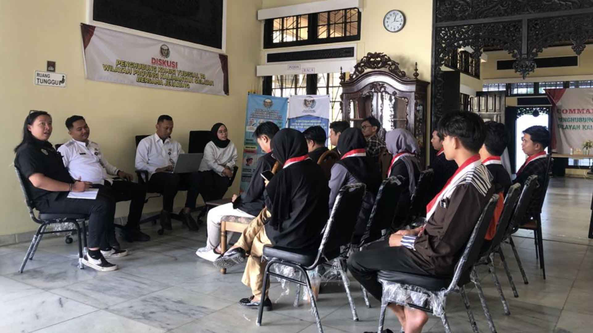 Penghubung KY Kalsel Ajak Terapkan Pancasila di Kehidupan Sehari-Hari Penghubung KY Kalsel Ajak Terapkan Pancasila di Kehidupan Sehari-Hari