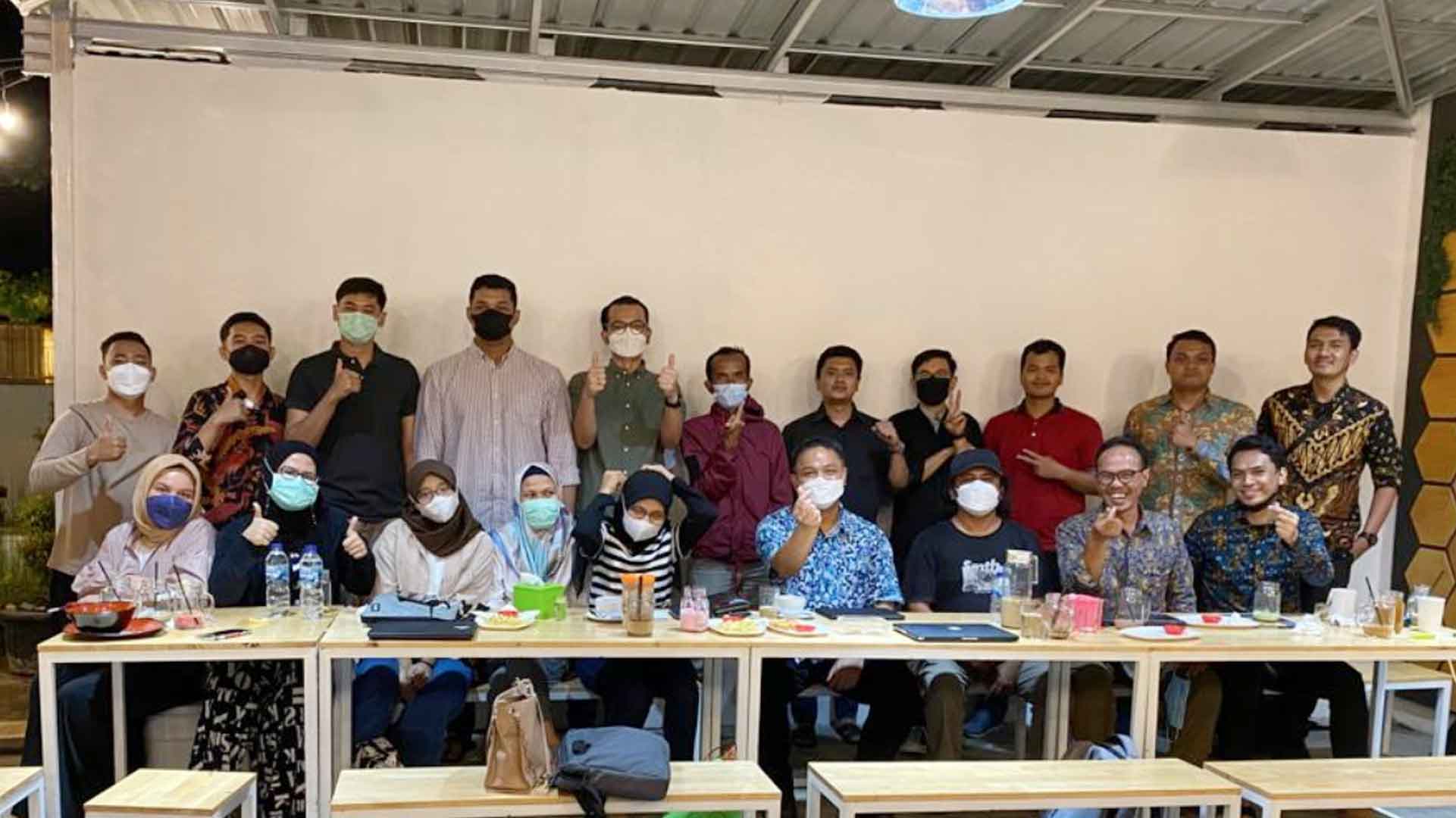 KY Ngopi Santai dengan Jaringan Masyarakat Sipil Sumatera Barat KY Ngopi Santai dengan Jaringan Masyarakat Sipil Sumatera Barat