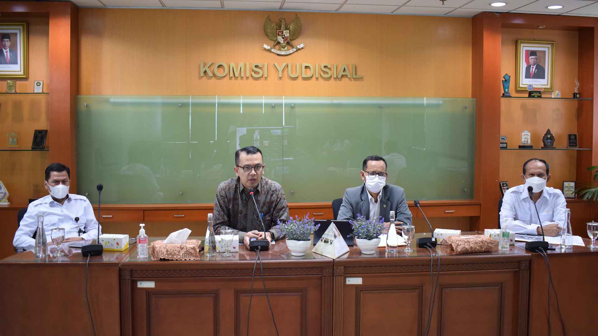 KY Rekomendasikan Sanksi Terhadap 11 Hakim KY Rekomendasikan Sanksi Terhadap 11 Hakim