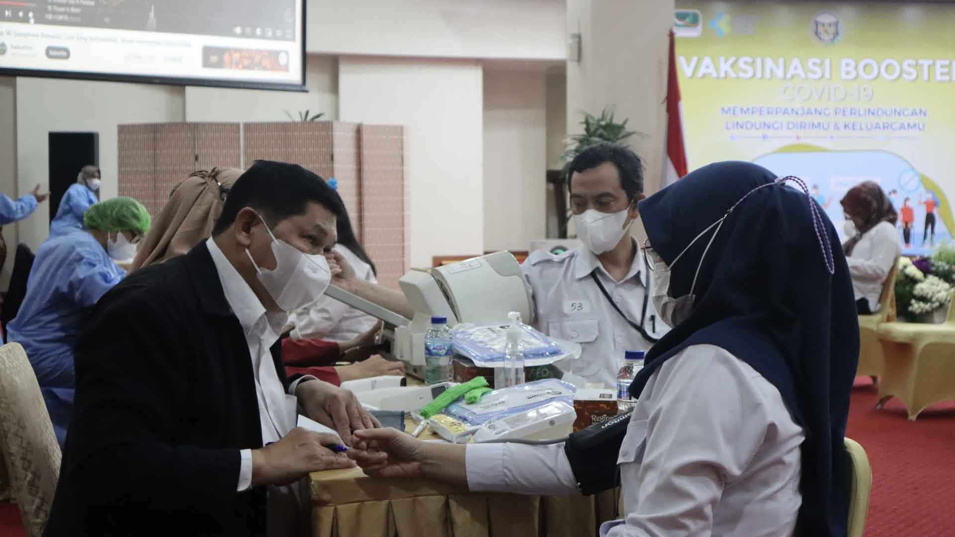 KY Gelar Vaksinasi Booster Covid-19 Kedua KY Gelar Vaksinasi Booster Covid-19 Kedua