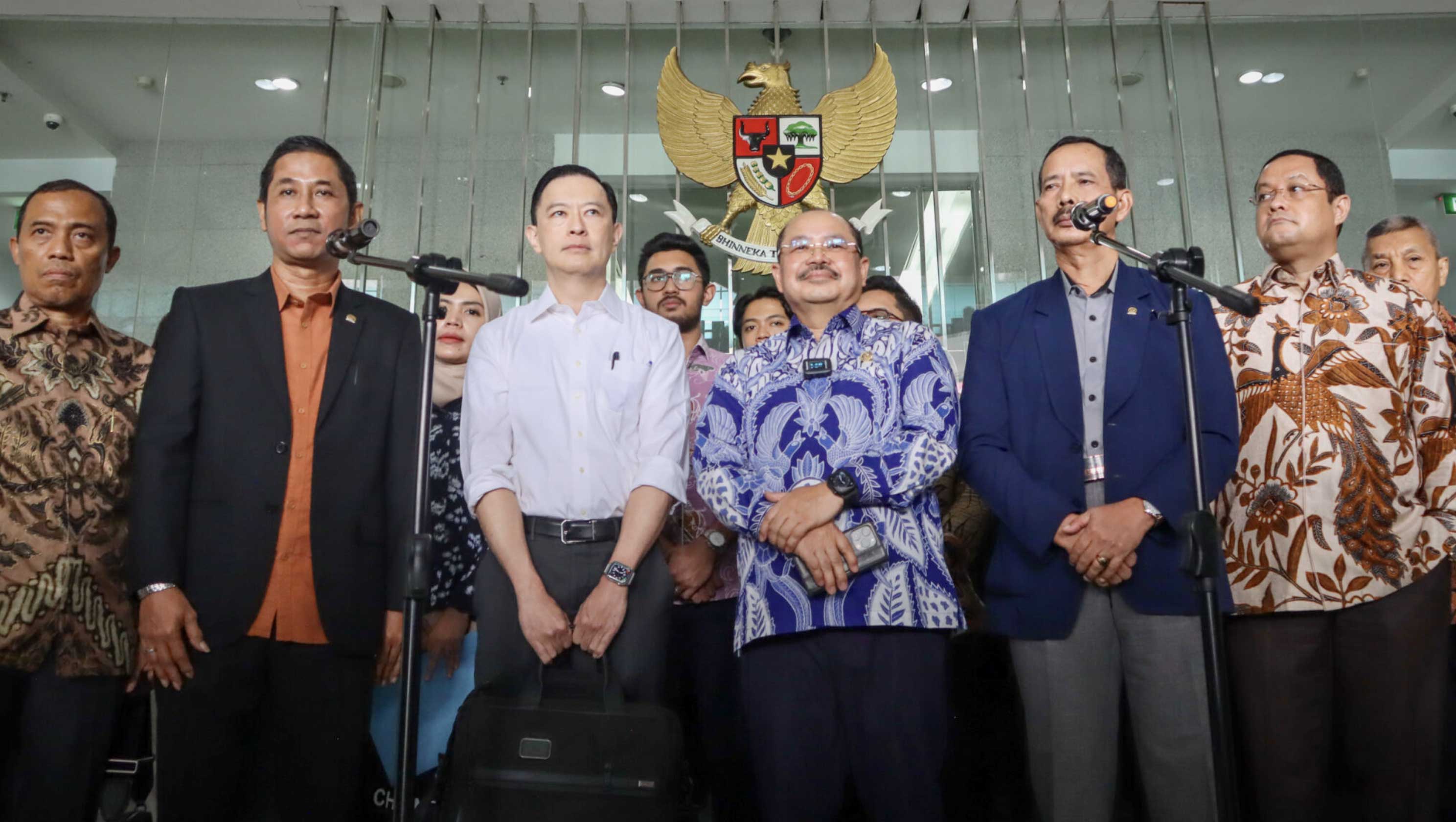KY Pastikan Tindaklanjuti Laporan Tom Lembong Secara Profesional KY Pastikan Tindaklanjuti Laporan Tom Lembong Secara Profesional
