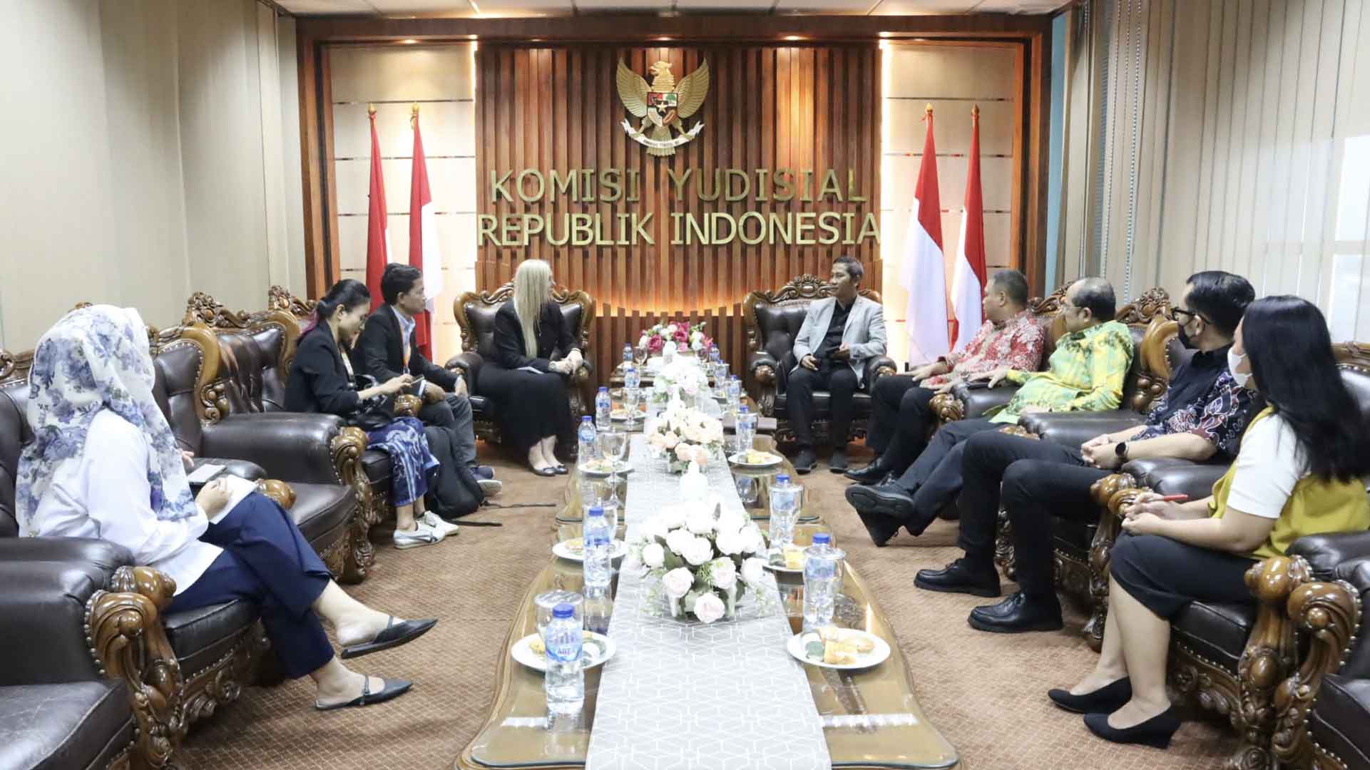 KY dan CEELI Institute Bahas Penjajakan Kerja Sama Pelatihan Hakim KY dan CEELI Institute Bahas Penjajakan Kerja Sama Pelatihan Hakim