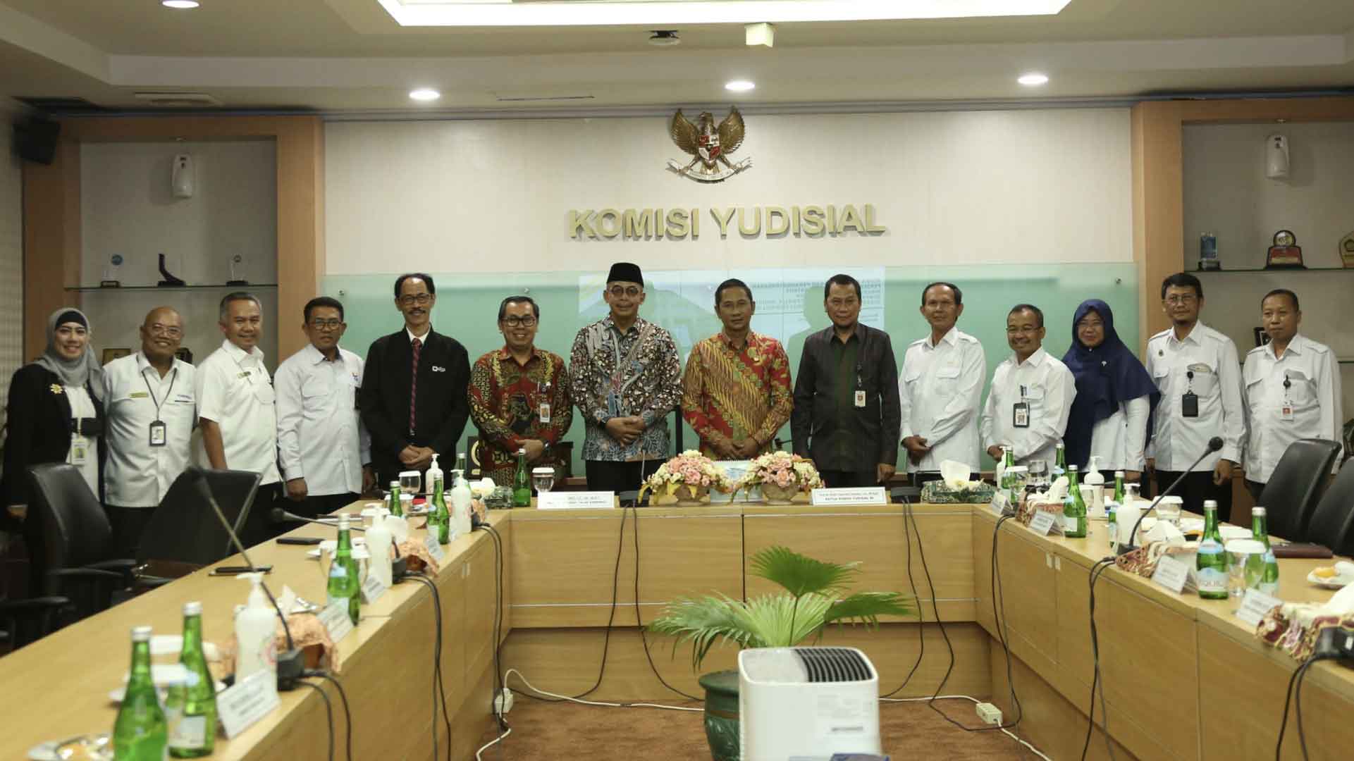 KY dan DJP Kementerian Keuangan Lakukan Perjanjian Kerja Sama KY dan DJP Kementerian Keuangan Lakukan Perjanjian Kerja Sama