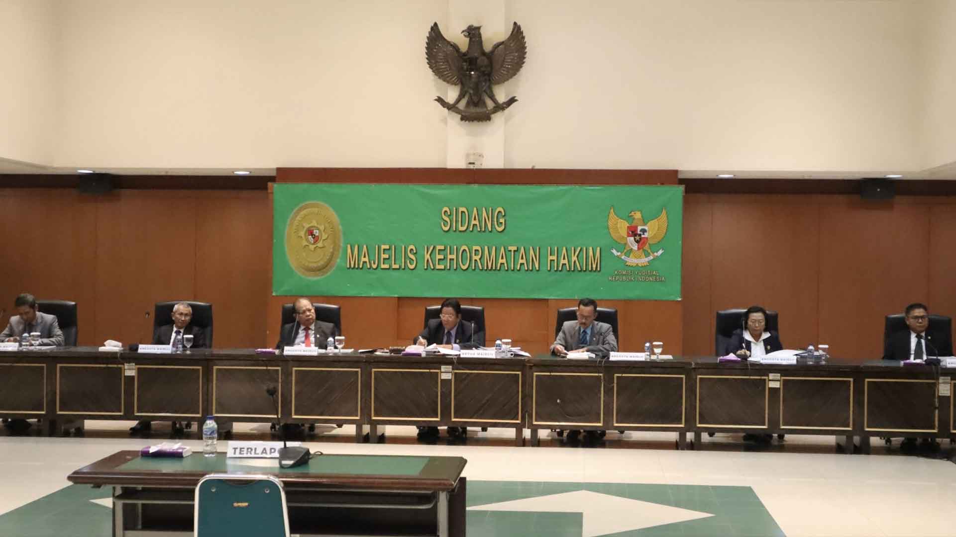 Terbukti Langgar KEPPH, Hakim Terlapor V Disanksi Pemberhentian dengan Hormat Terbukti Langgar KEPPH, Hakim Terlapor V Disanksi Pemberhentian dengan Hormat
