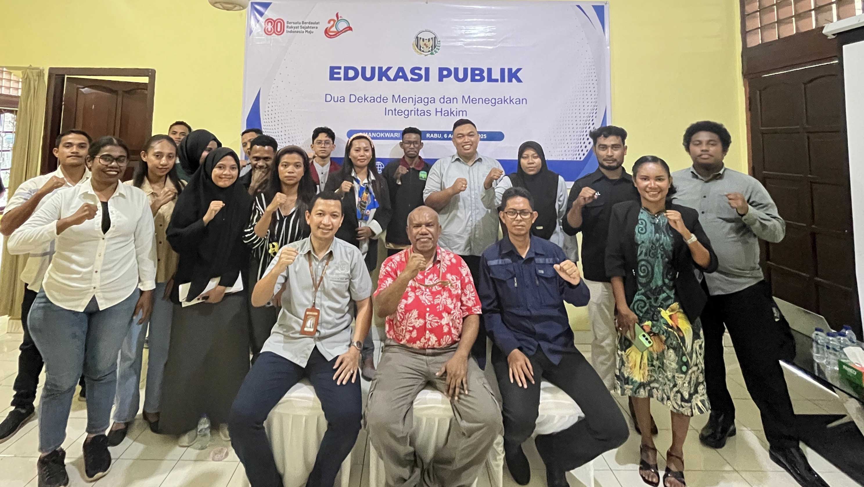 PKY Papua Barat Gelar Edukasi Publik Bahas Peran Bersama Wujudkan Peradilan Bersih PKY Papua Barat Gelar Edukasi Publik Bahas Peran Bersama Wujudkan Peradilan Bersih