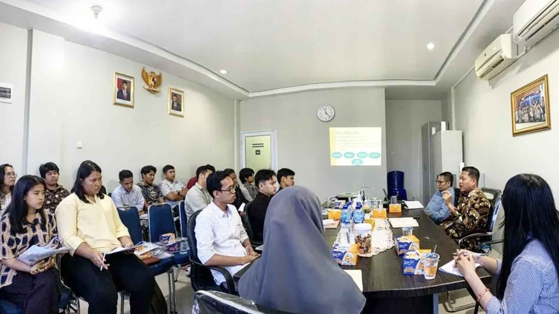 Penghubung KY Riau Kenalkan KY kepada PMK-Hum UR