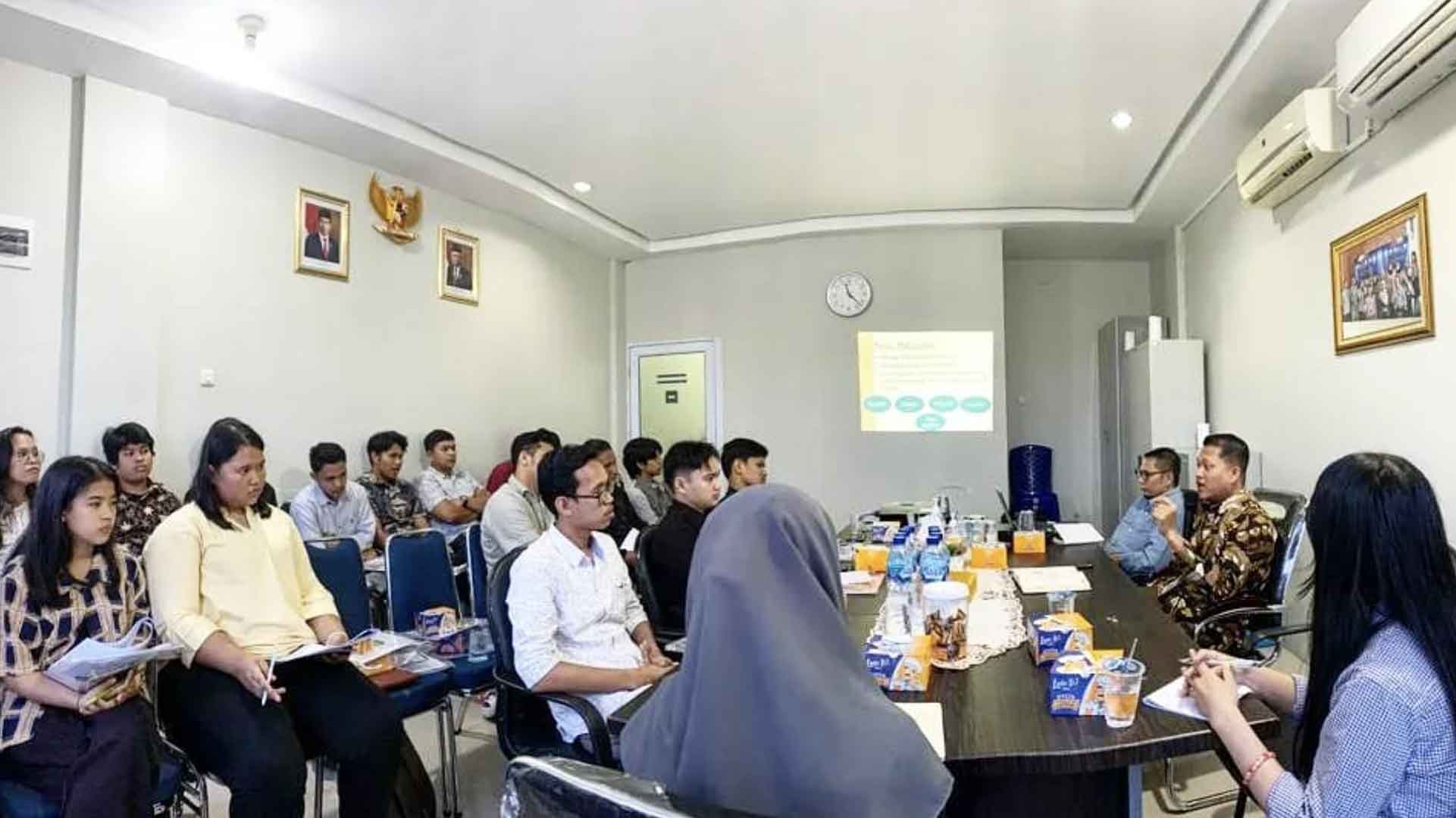 Penghubung KY Riau Kenalkan KY kepada PMK-Hum UR Penghubung KY Riau Kenalkan KY kepada PMK-Hum UR