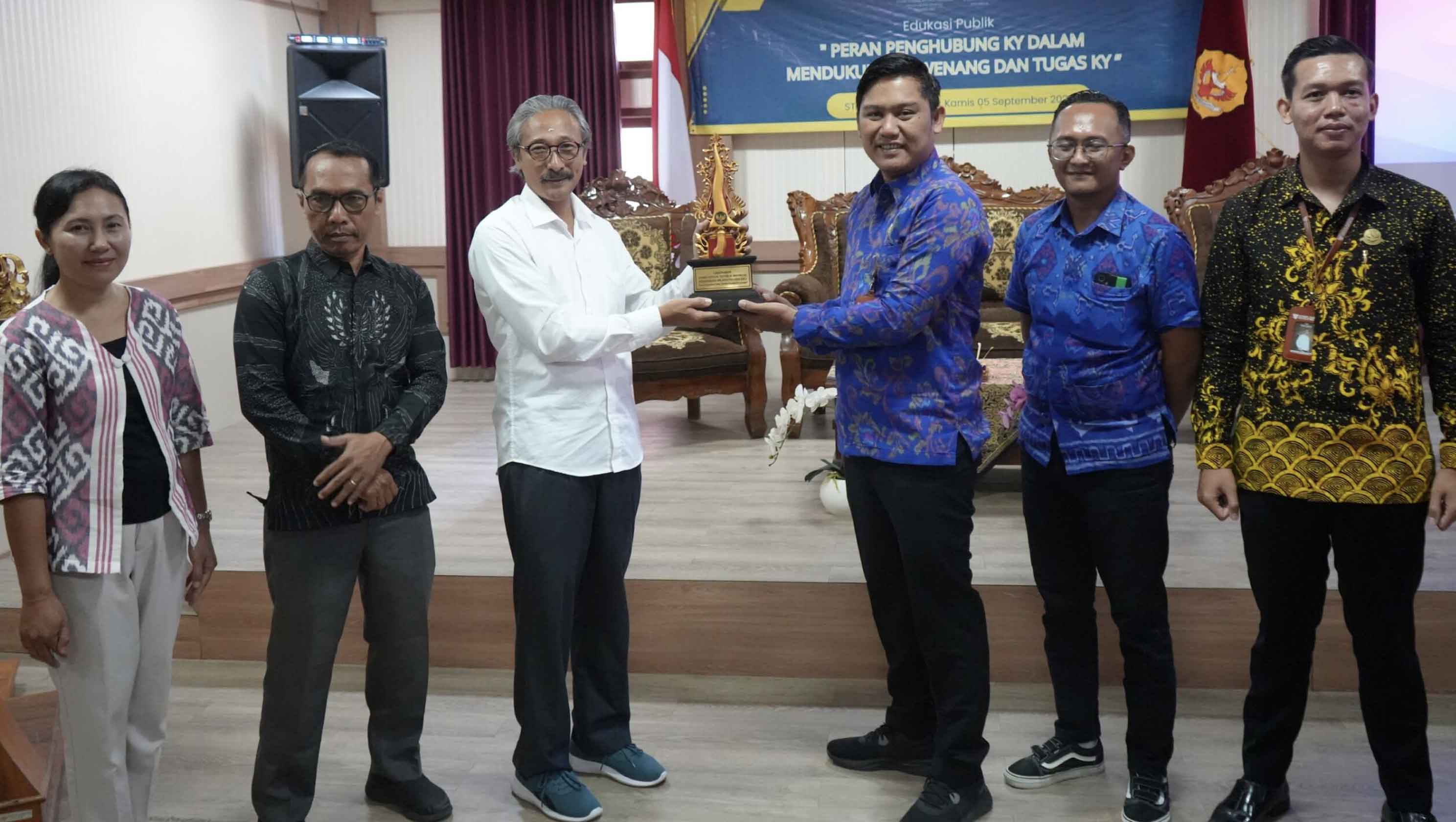 Dekatkan Diri ke Masyarakat, Penghubung KY Bali Gelar Edukasi Publik di Buleleng