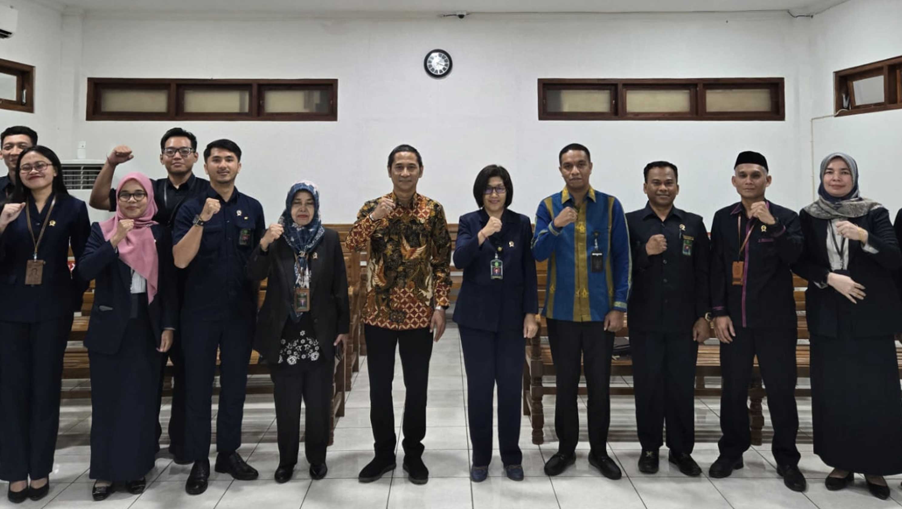 KY Ingatkan Hakim di Labuan Bajo Jaga Integritas KY Ingatkan Hakim di Labuan Bajo Jaga Integritas