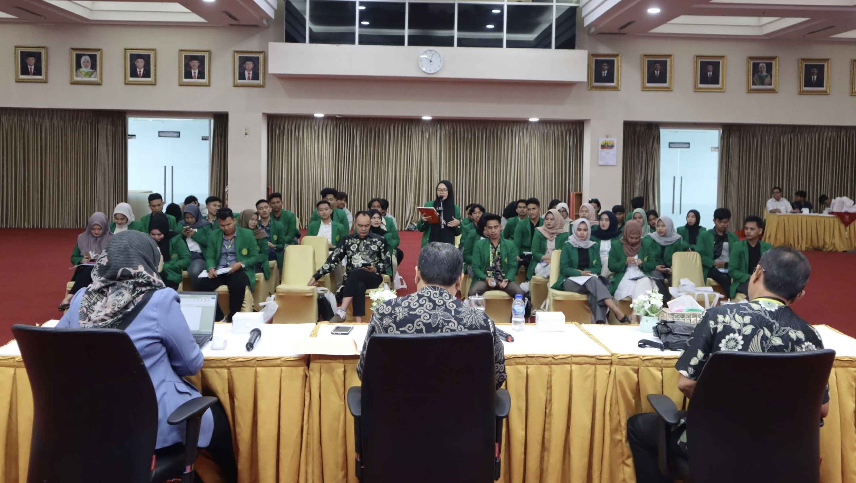 Mahasiswa UM Palembang Tanyakan Proses Penanganan Laporan Masyarakat Mahasiswa UM Palembang Tanyakan Proses Penanganan Laporan Masyarakat